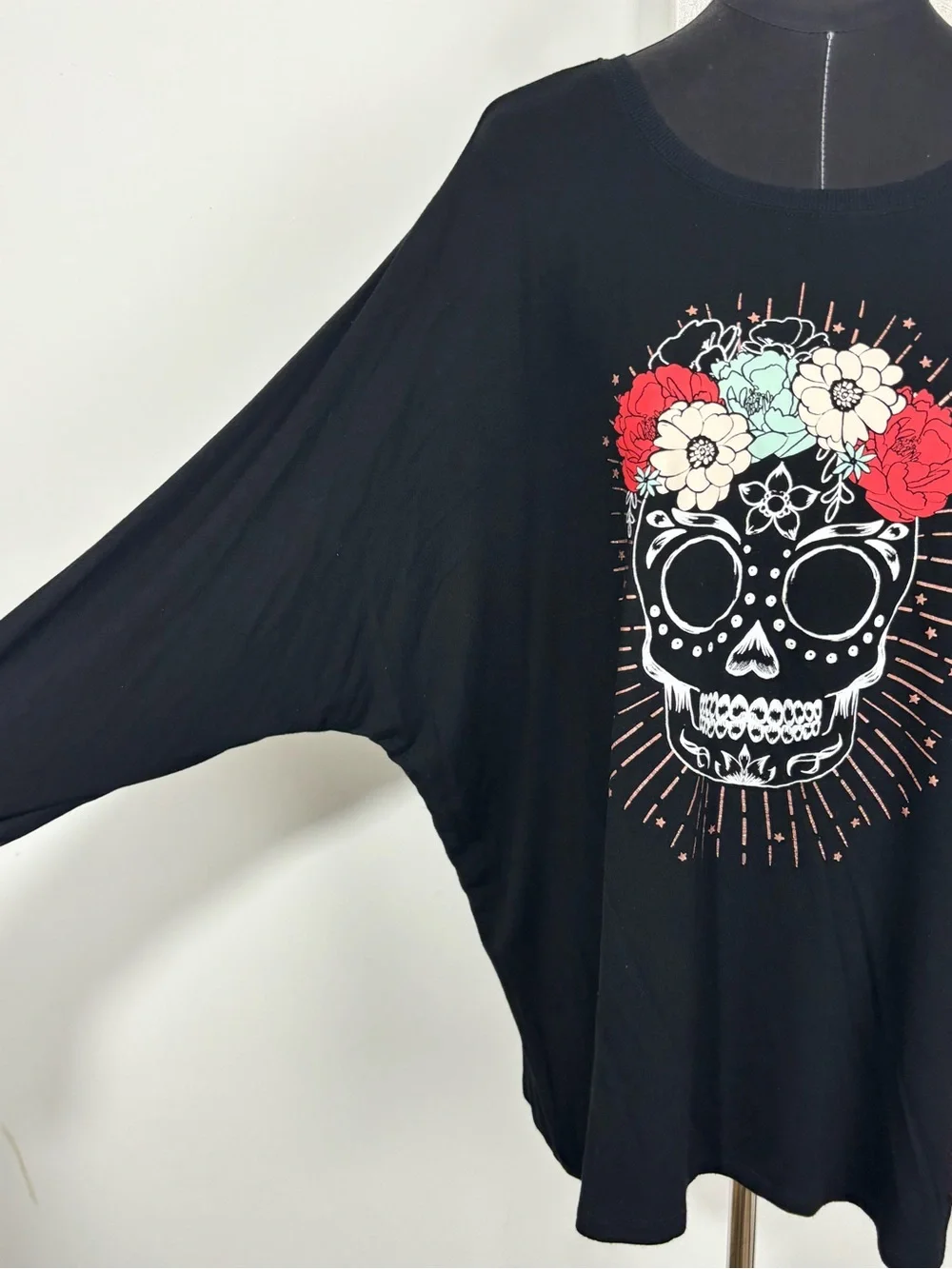 Torrid 1 Women 1X Black Sugar Dolman Skull Graphic Super Soft Knits Long Sleeve - Picture 2 of 12